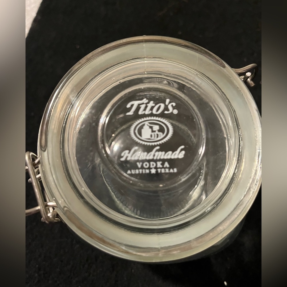 Tito’s Glass Jar with flip lid - Picture 3 of 6